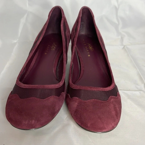 LORD & TAYLOR Block Heel Pumps Burgundy Suede Scalloped Mesh Round Toe Size 6.5 - Picture 3 of 12